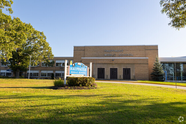 hauppauge-middle-school-hauppauge-ny-primaryphoto